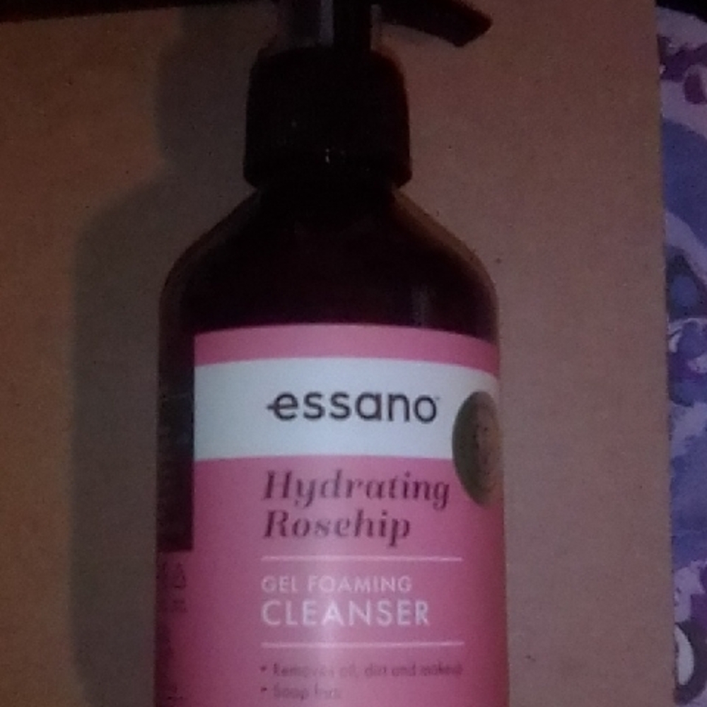 Essano Hydrating Rosehip Cleanser